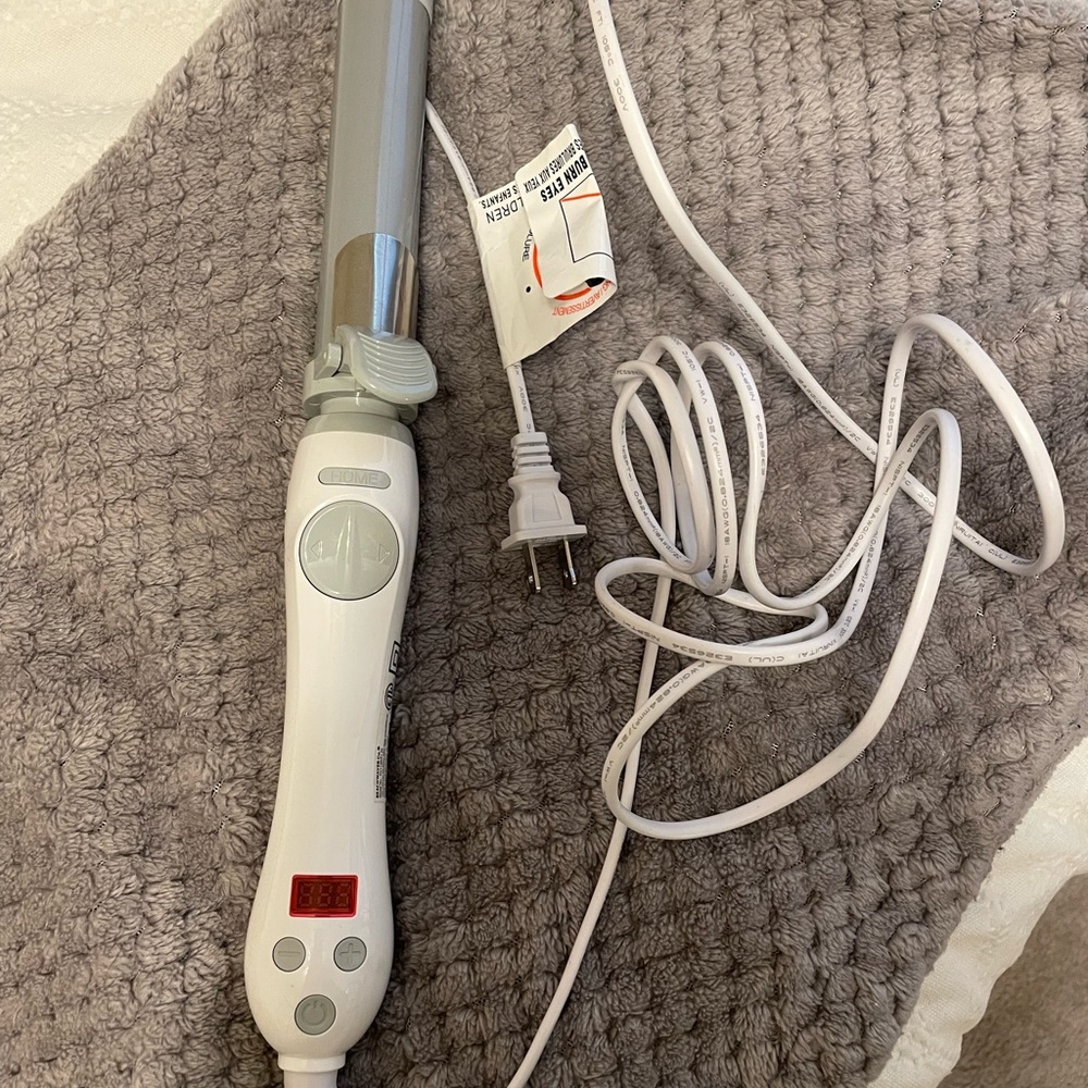 Beachwaver curling iron